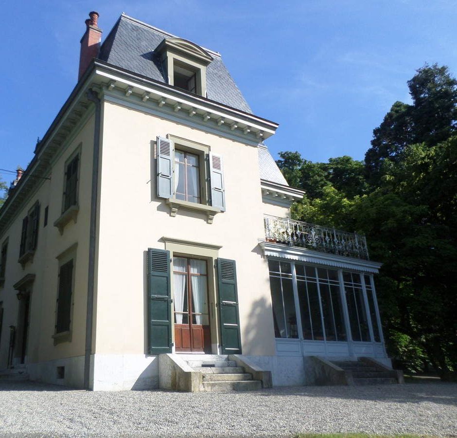 La Villa Le Plonjon, au fond du Parc des Eaux-Vives
